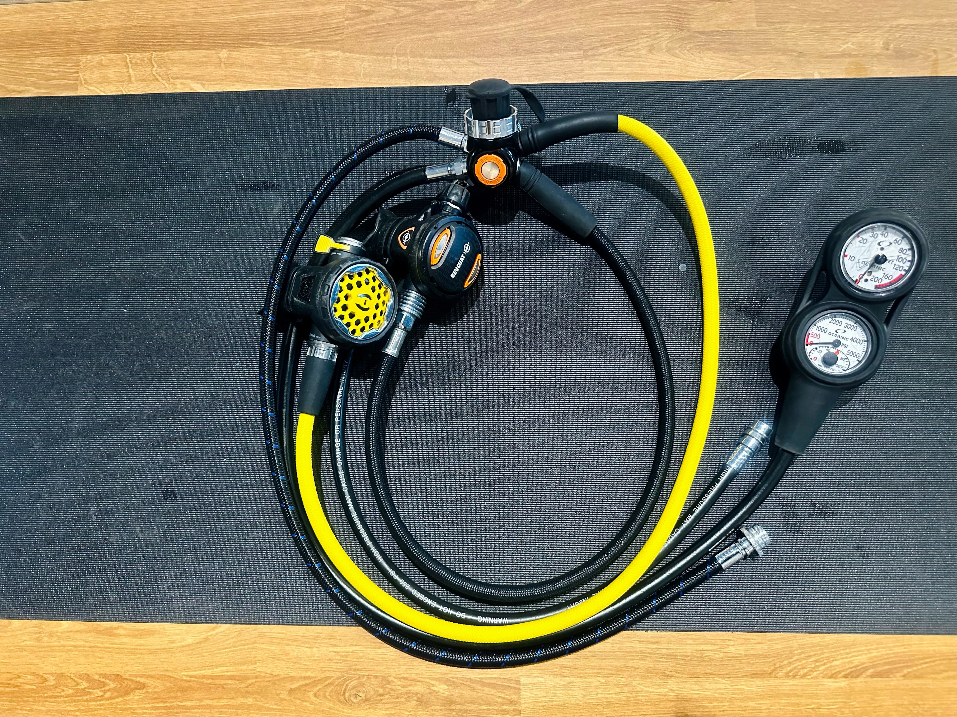 Beuchat VR400/ Hollis 150LX Octopus/ Oceanic Max Depth Swiv Combo Used | Diving Sports Canada | Vancouver Beuchat VR400/ Hollis 150LX Octopus/ Oceanic Max Depth Swiv Combo Used | Diving Sports Canada | Vancouver